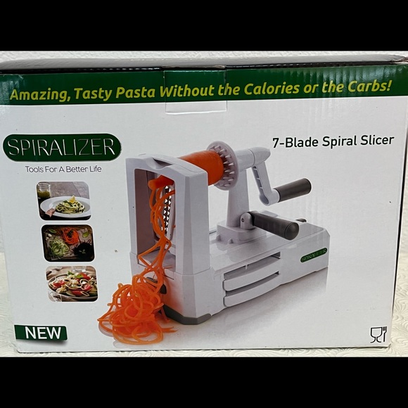 Spiralizer with 7 blades NEW original box. Great prep tool noodles & fancy veges - Picture 8 of 8